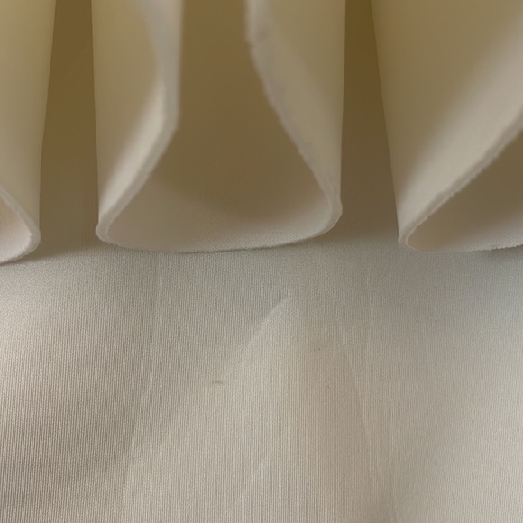 Akira 2018 White Ivory Puffy Art Peplum Ruffle Scuba Skirt Size Medium - Picture 4 of 6